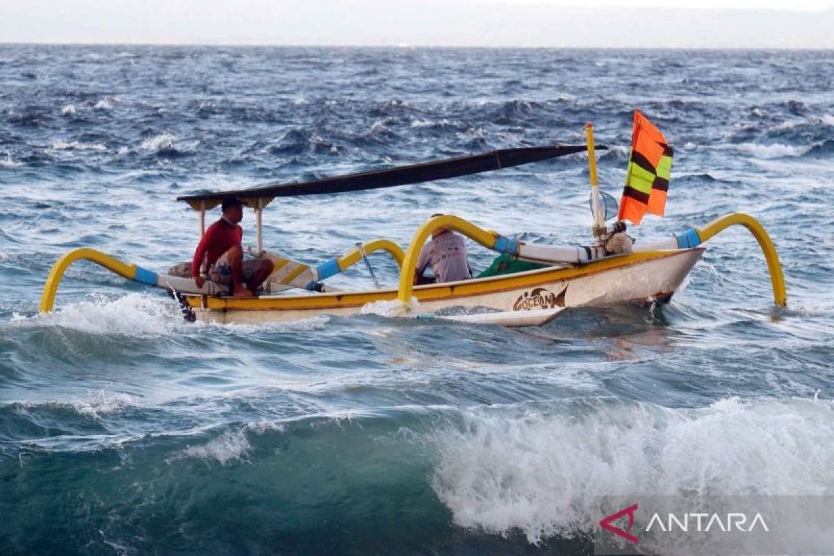 Perairan selatan Bali beberapa hari ke depan berpotensi ombak hingga 4 meter