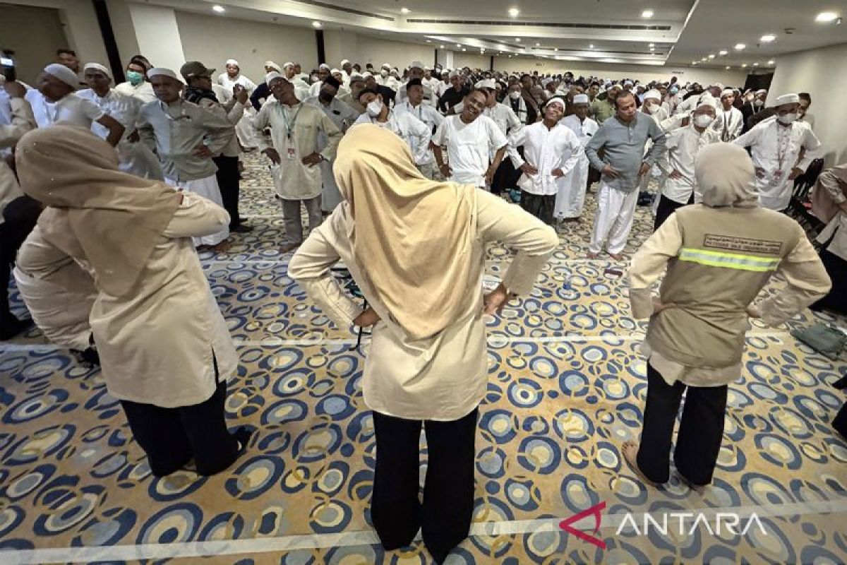 Senam peregangan jamaah calon haji
