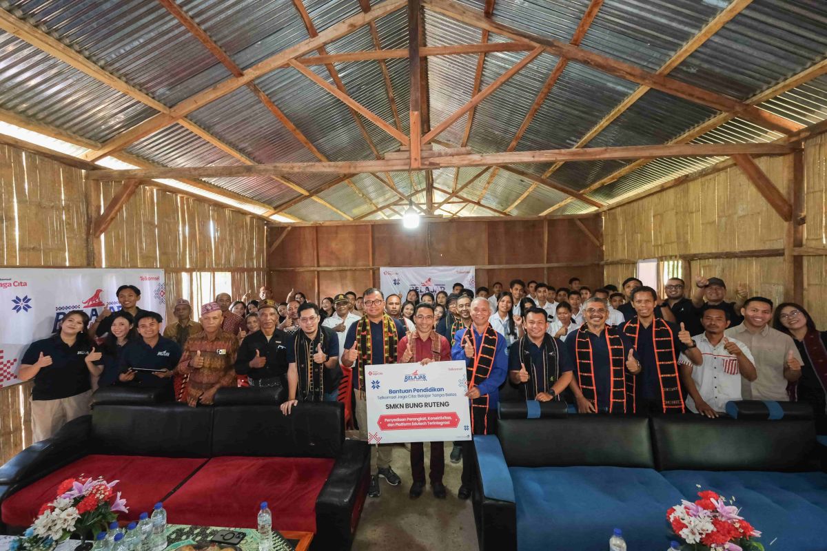 Telkomsel hadirkan ekosistem belajar digital di 7 sekolah di Flores