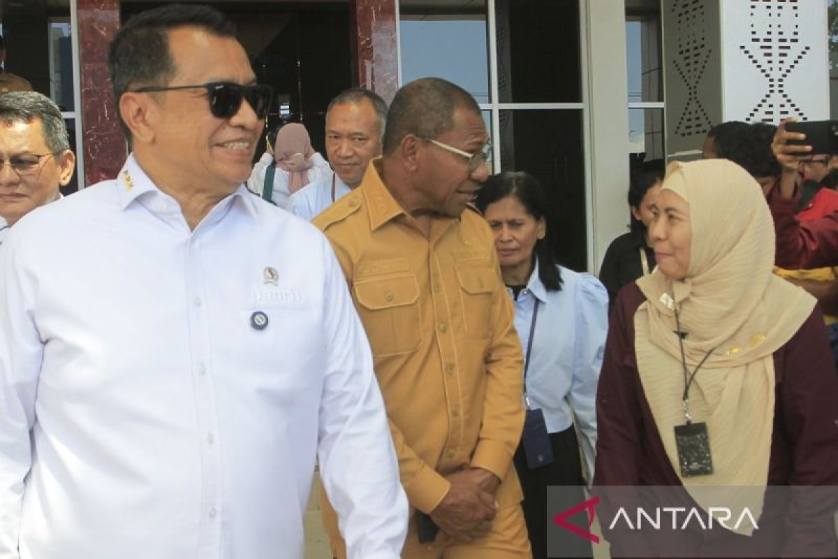 Wamen PAN-RB meninjau ujian seleksi SDM Kopdes Merah Putih di Kupang