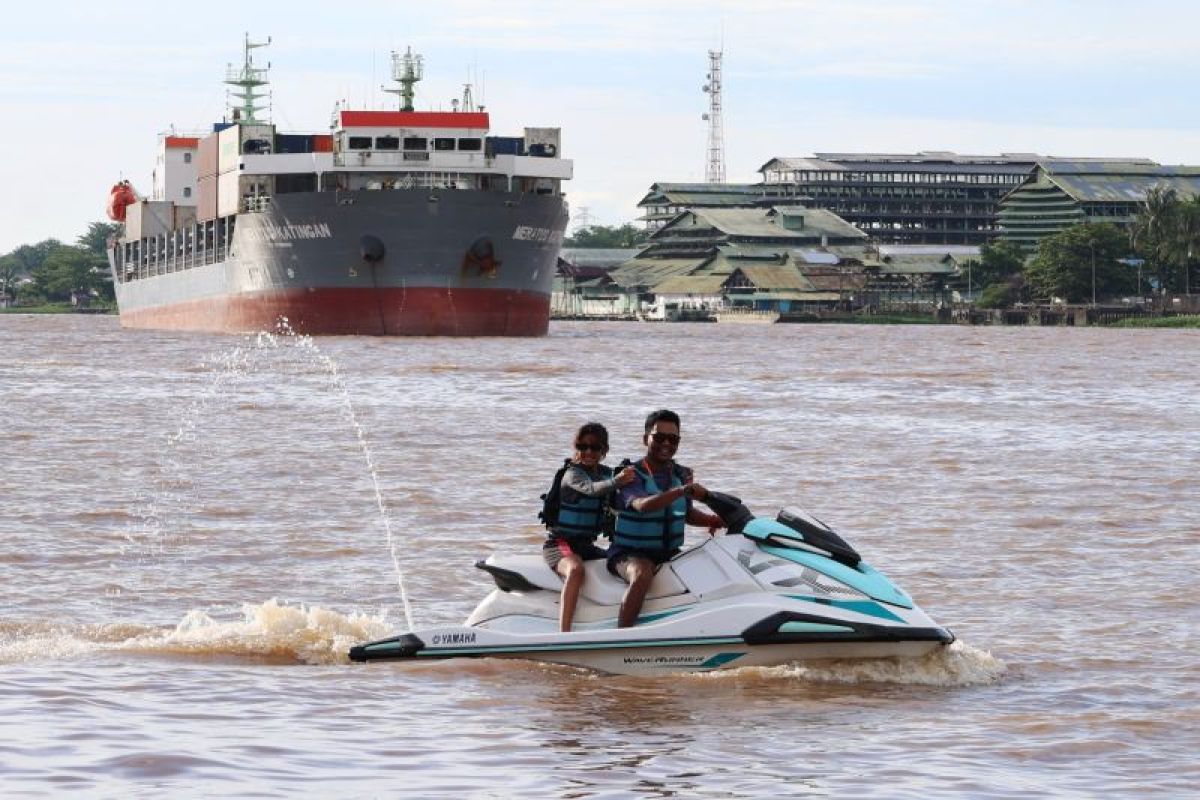 Wisata Jet Ski di Sungai Kapuas