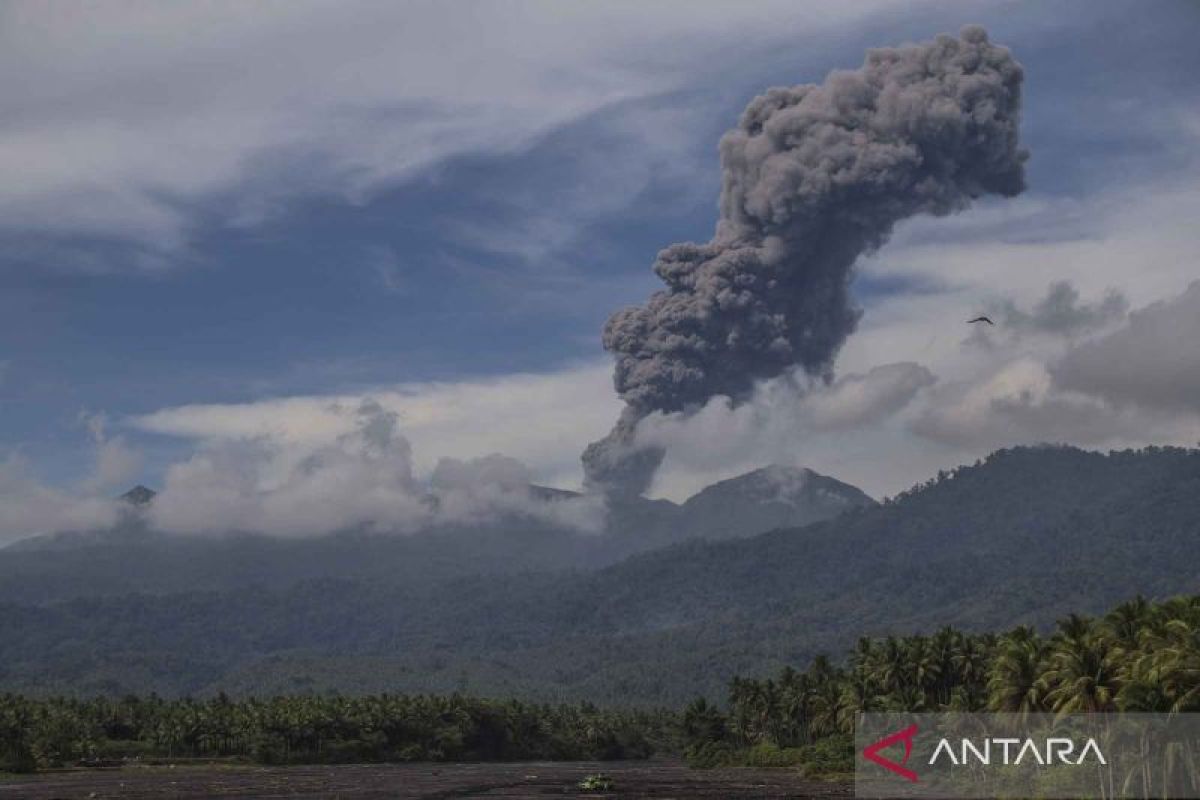 Aktivitas pendakian Gunung Dukono ditutup pascaerupsi