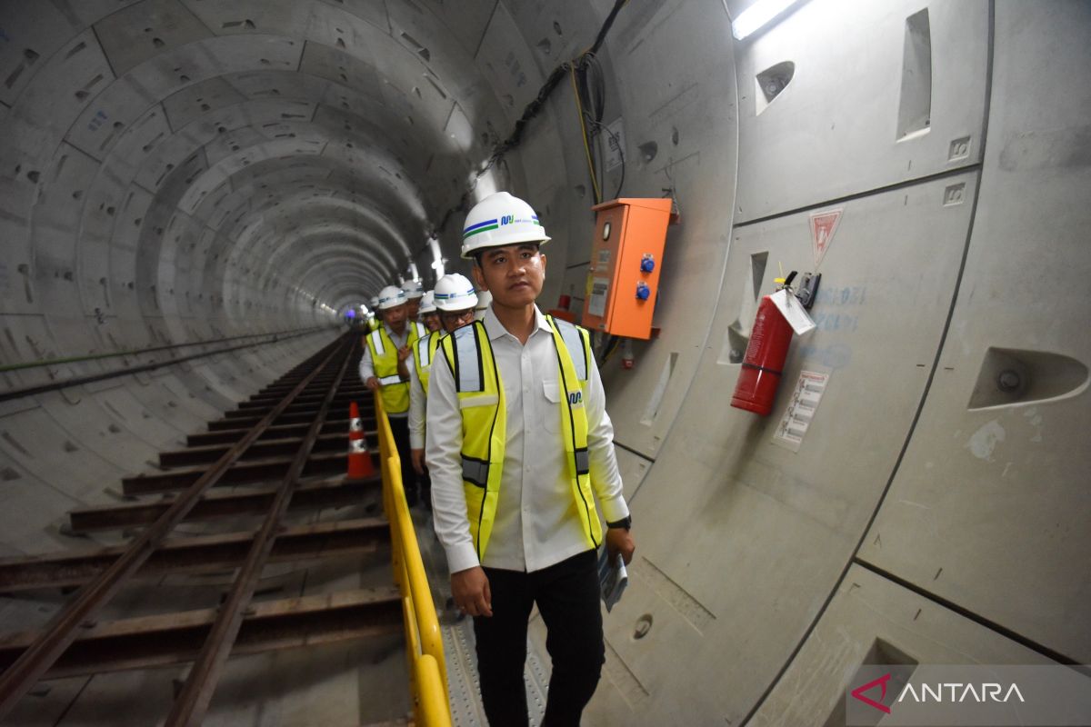 Gibran yakini warga naik transportasi umum jika modern dan terintegrasi