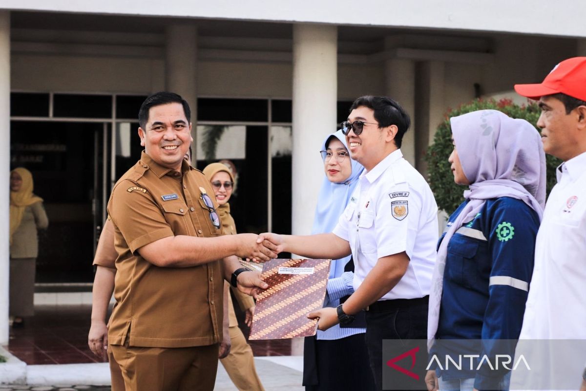 Sembilan Perusahaan Sumatera Barat Raih Penghargaan HIV/AIDS di Tempat Kerja