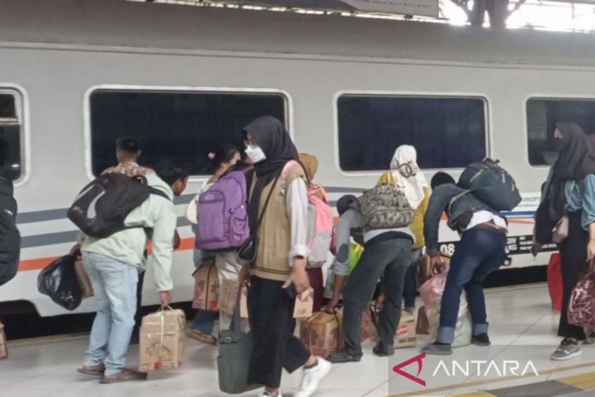 KAI Purwokerto tambah kapasitas kereta 1450 tempat duduk pada libur panjang akhir pekan