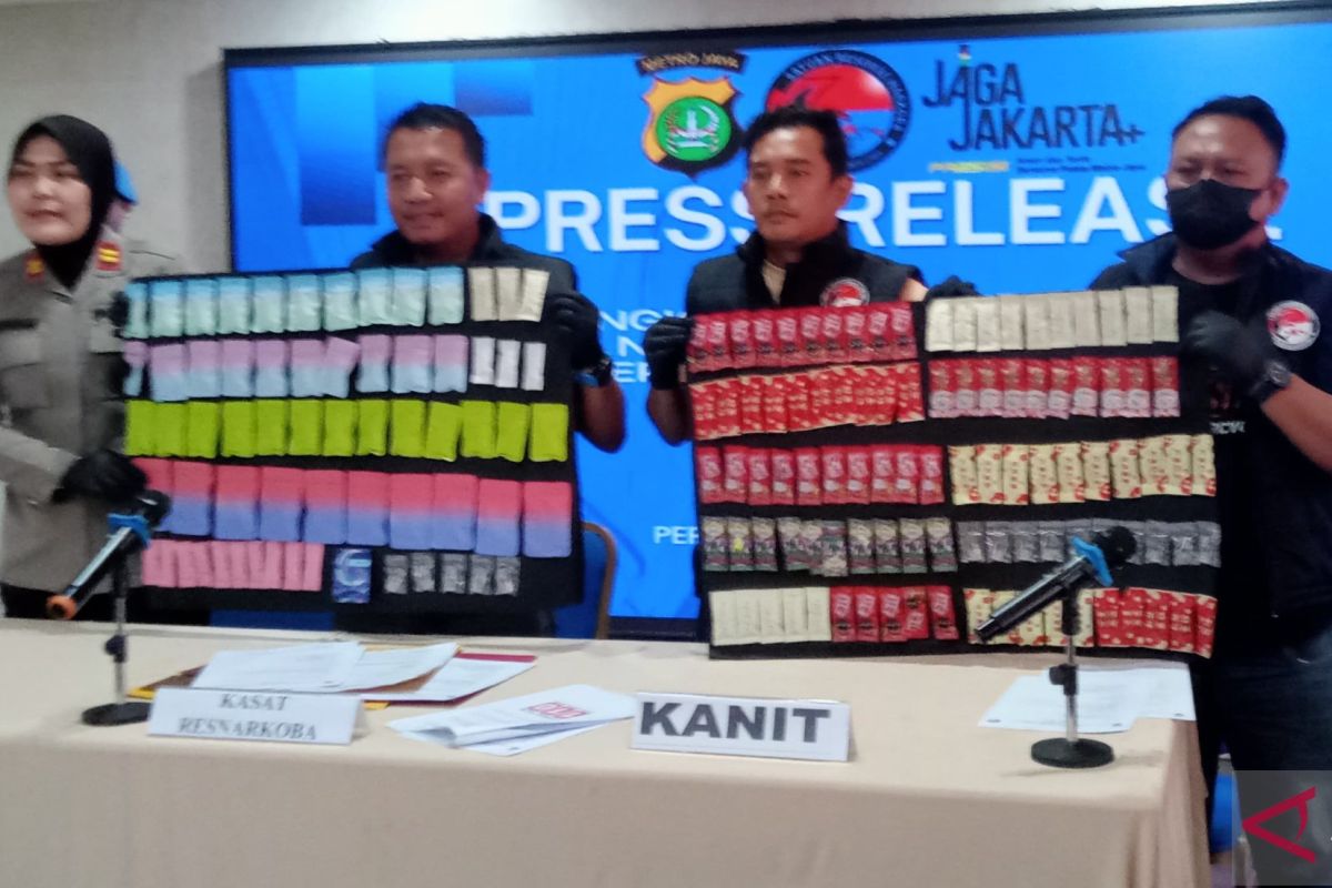 Polisi ungkap pabrik narkoba rumahan "Happy Water" di Jakarta Utara