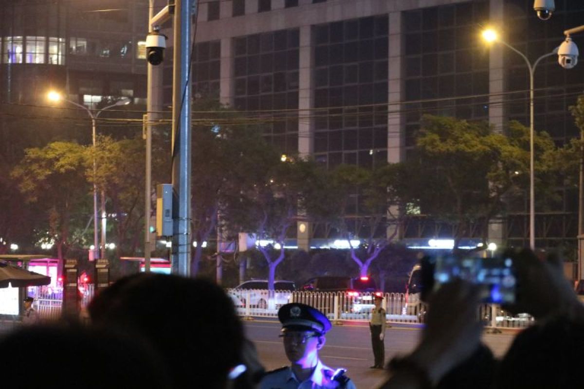Trump menginap di hotel dekat Kedutaan Besar AS