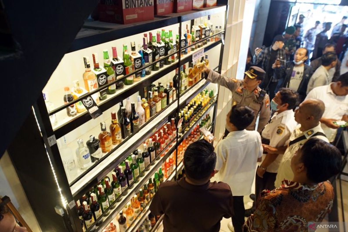 Razia minuman beralkohol di Tulungagung