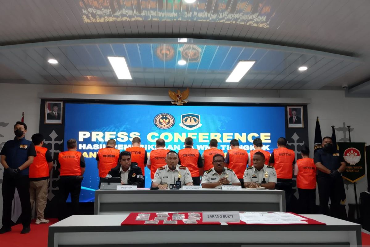 Imigrasi Maluku deportasi 11 WN China penambang ilegal