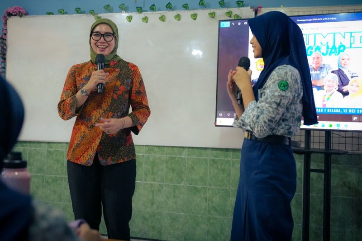 Direktur Distribusi PLN dan alumni Alspero berbagi inspirasi di SMP N 2 Semarang, bangun karakter dan nyalakan energi untuk Indonesia Emas