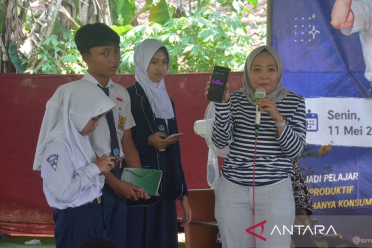 Batang perkuat gerakan literasi "Sak Minggu Sak Buku"