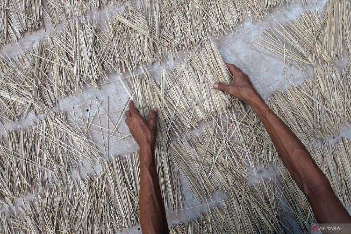 Permintaan produk kerajinan tusuk sate meningkat