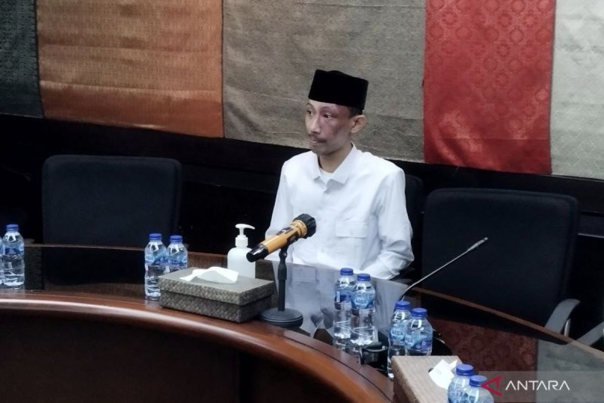 Anggota DPRD Jember merokok saat rapat ditegur keras