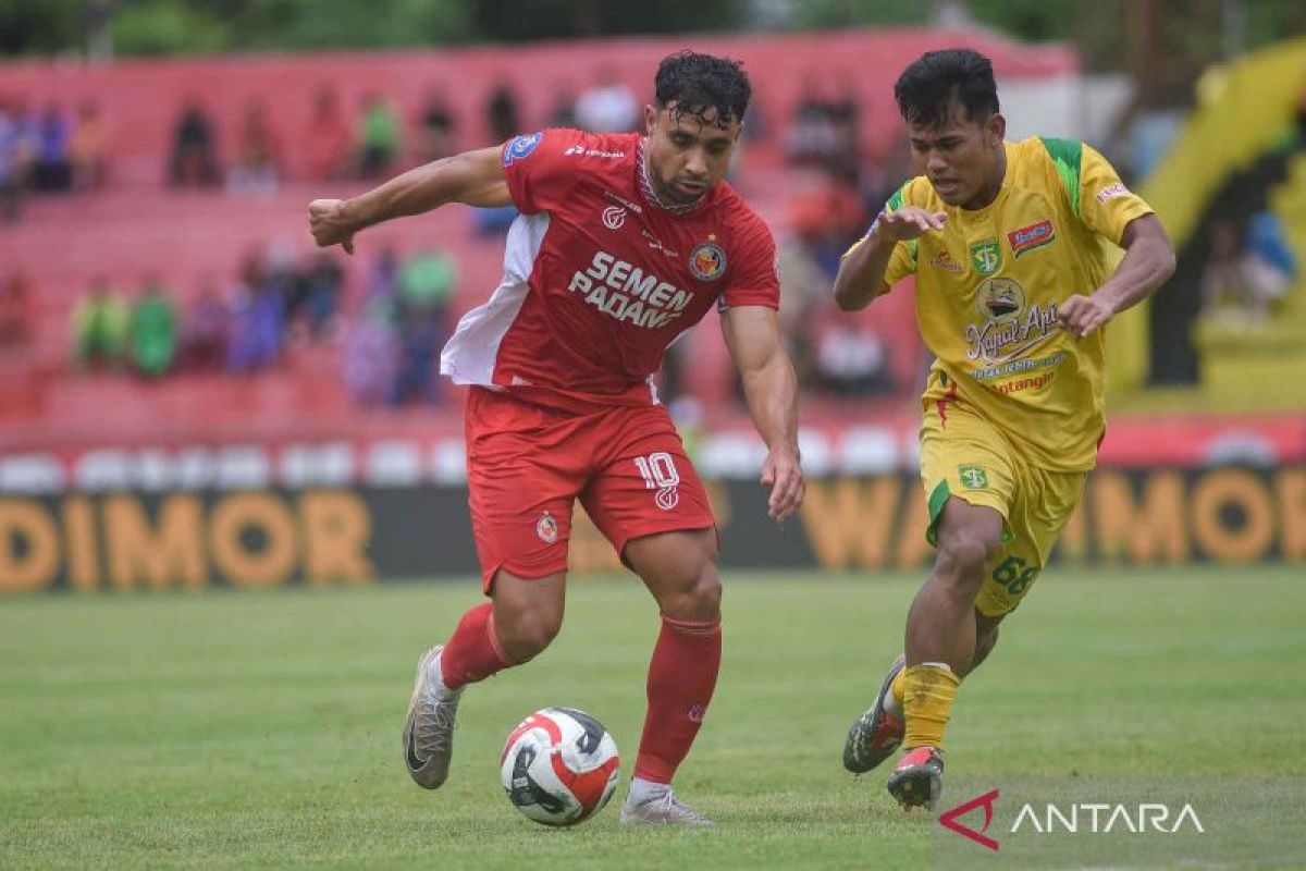 Semen Padang tertahan di zona degradasi usai dibantai 0-7 Persebaya