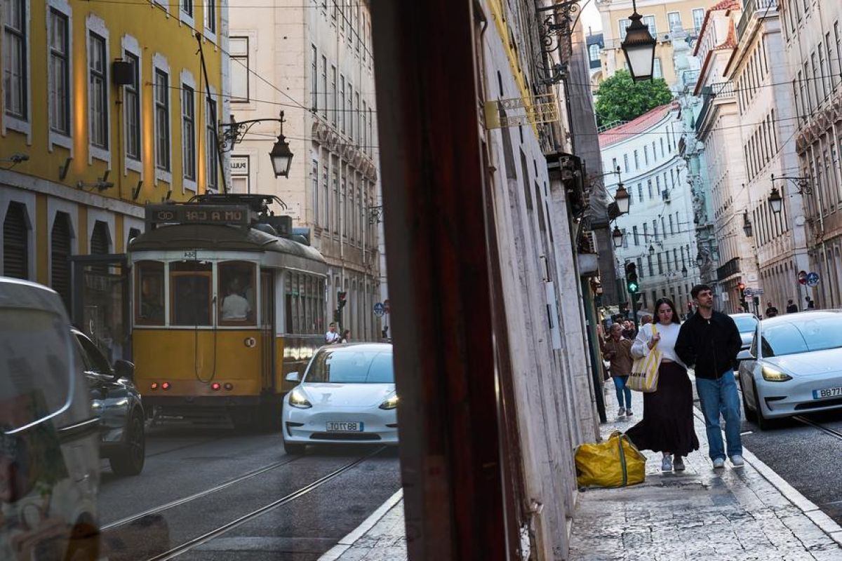 Trem kuning antik jadi simbol ikonis Kota Lisabon, Portugal