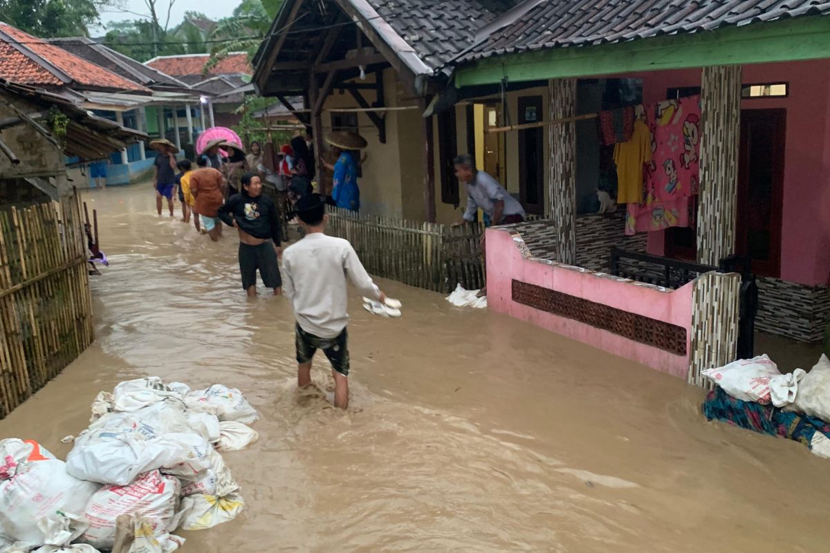 Banjir dan Longsor Melanda 5 Kecamatan di Lebak, Berikut Dampaknya