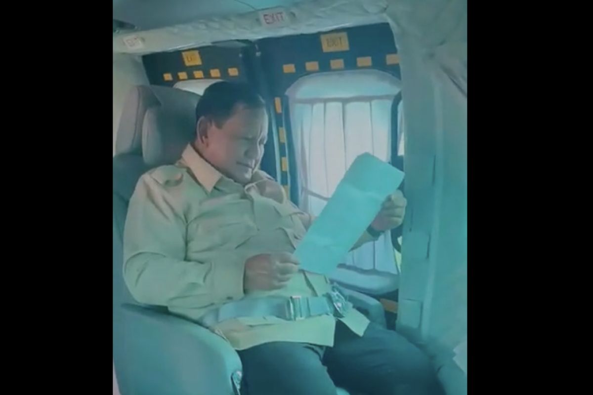 Prabowo terima surat dari siswa kelas V MI berterima kasih atas MBG
