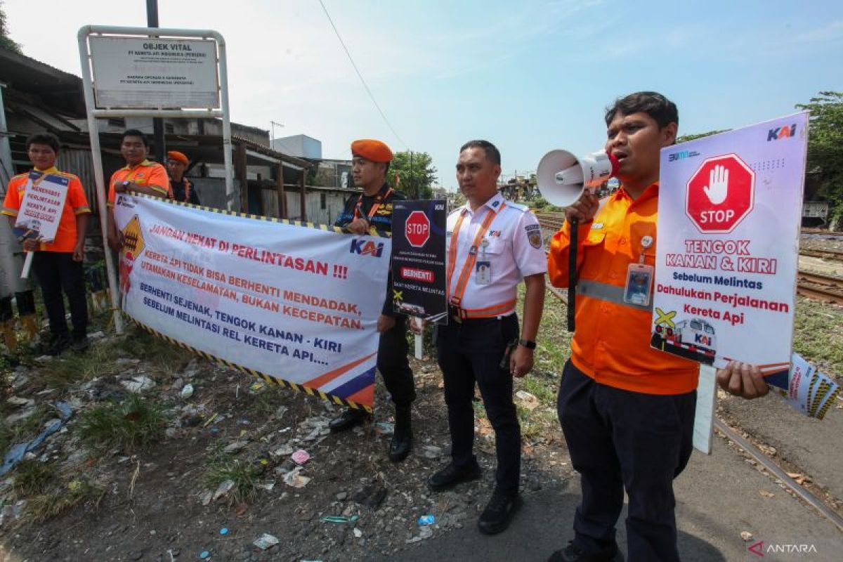 Sosialisasi keselamatan berlalu lintas di perlintasan