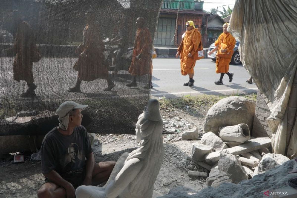 Perjalanan Bhikku dalam Walk For Peace melintas di Mojokerto