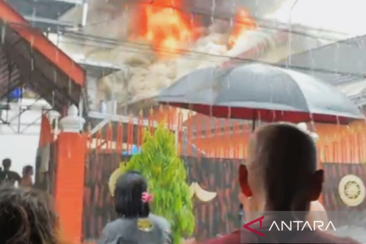 Rumah pasangan lansia di Makassar ludes terbakar