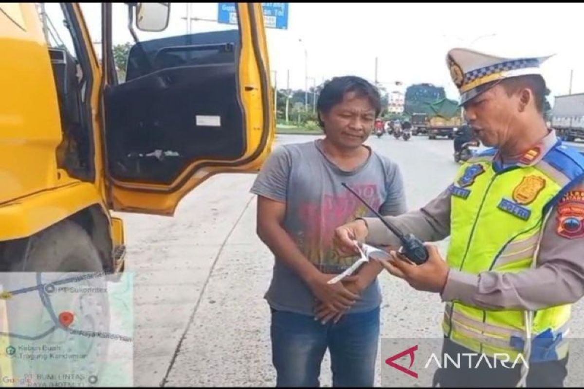 Polres Batang gencarkan imbauan truk masuk tol tekan kecelakaan