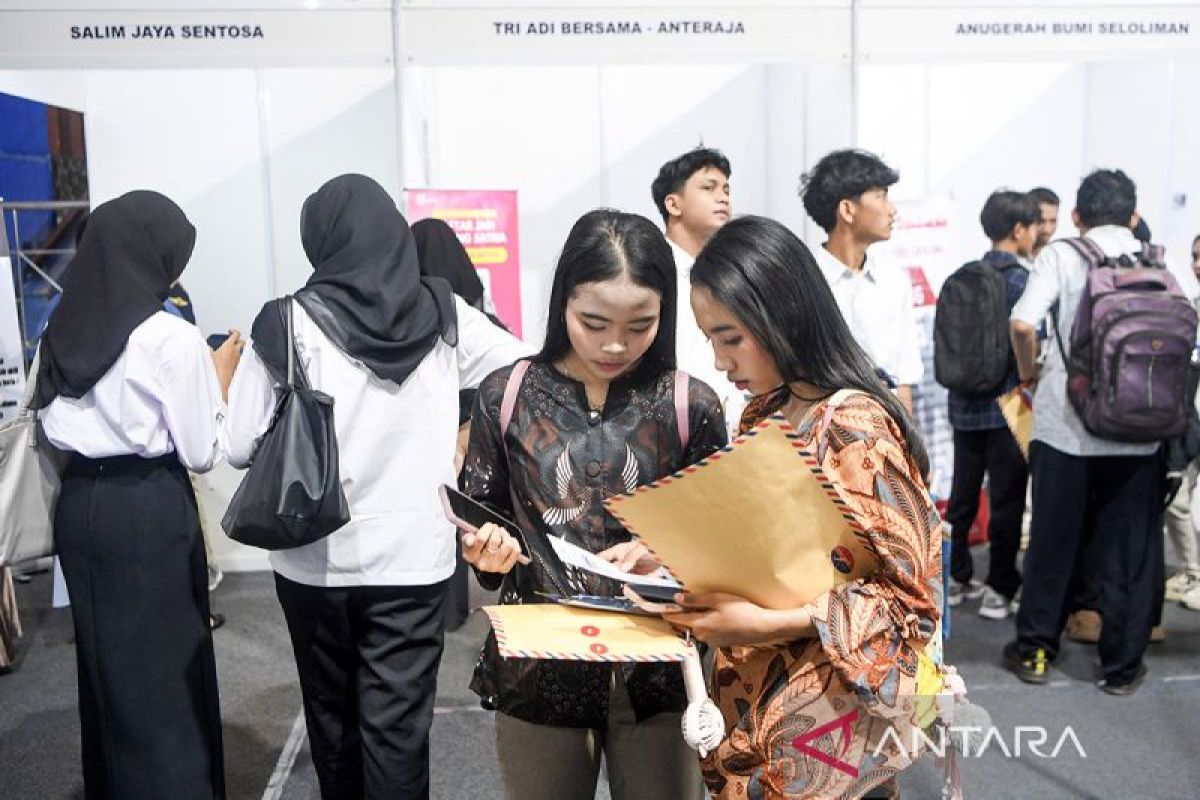 Tingkat pengangguran terbuka turun 0,08 persen