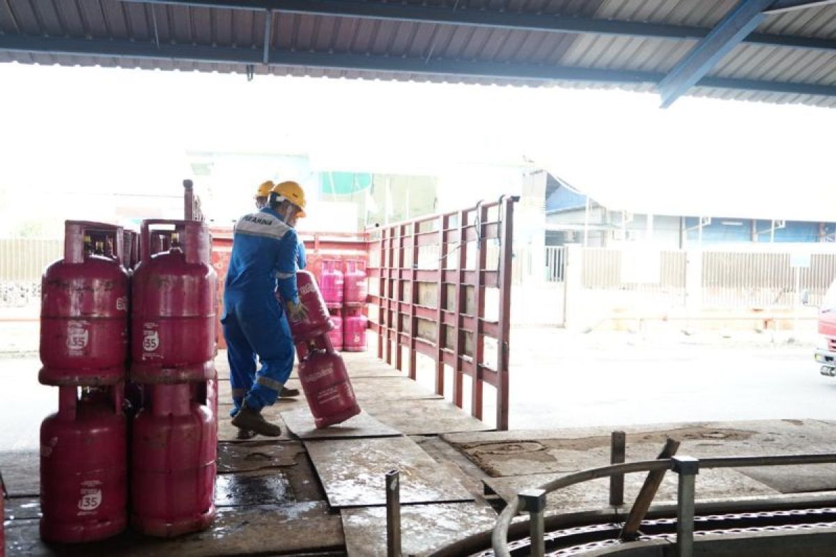 Pertamina memastikan kelancaran-keterjangkauan harga LPG di Labuan Bajo