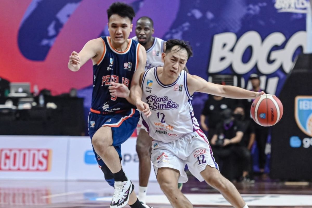Reggie Mononimbar pertama kalinya lawan Pelita Jaya di "playoff" IBL