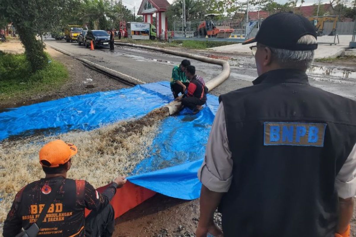 Mobil pompa dikerahkan untuk atasi drainase tersumbat di Sampit