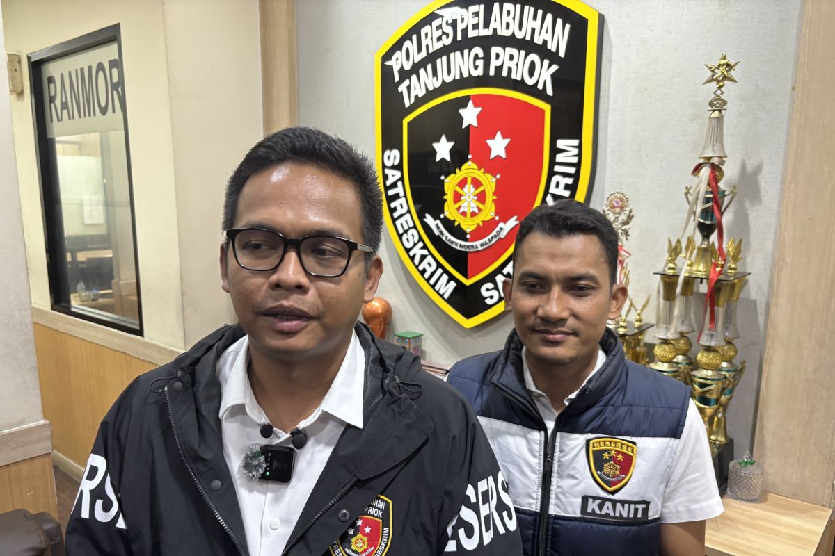 Polisi tangkap dua pelaku begal bawa senjata tajam di Pluit