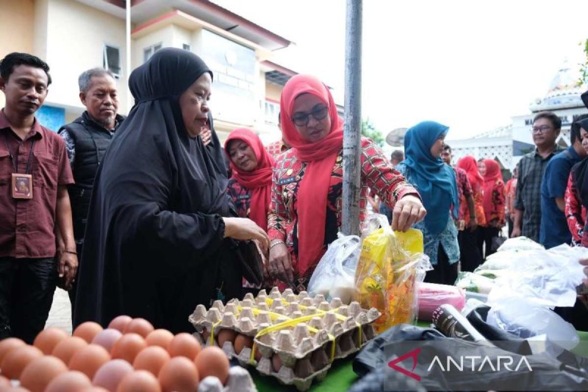 Pemkab Gowa gelar pasar murah untuk jaga stabilitas harga pangan