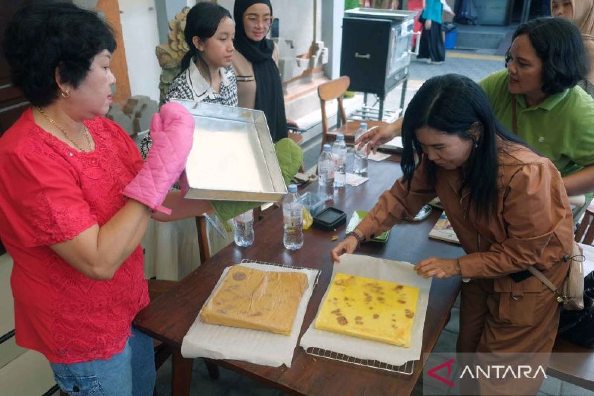 Penyandang tunarungu mendapat pelatihan keterampilan di Tabanan untuk pemberdayaan