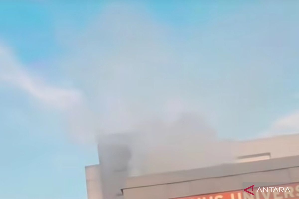 Kebakaran melanda gedung Kampus Binus di Kemanggisan Jakbar