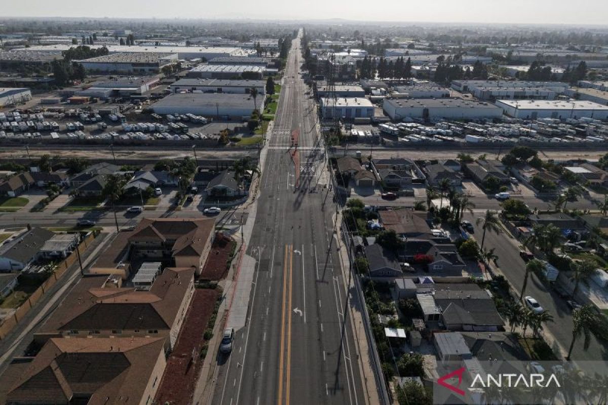 Tanki kimia bahan berbahaya di California terbakar, 40 ribu warga dievakuasi mendadak