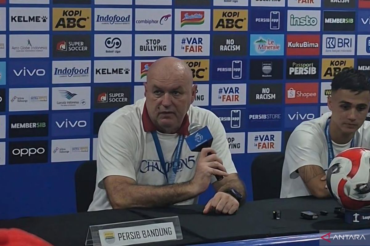 Pelatih Persib sebut persaingan juara musim ini paling berat