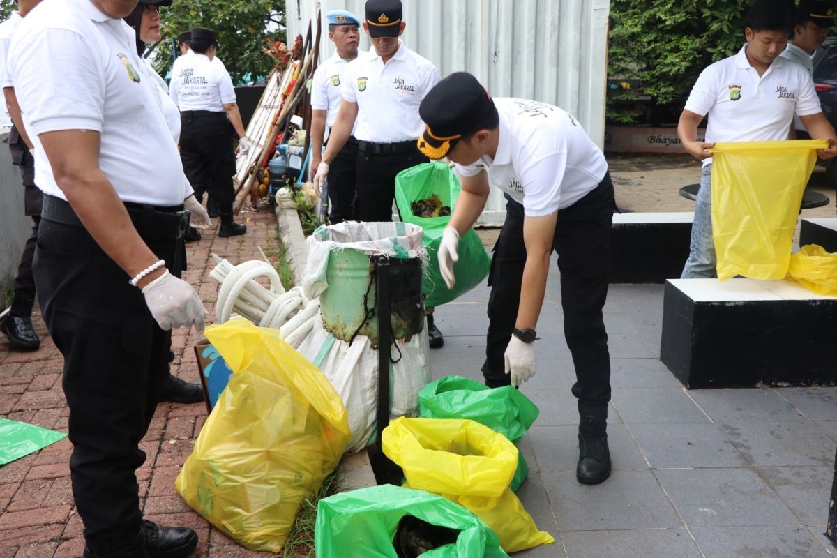 Polres Kepulauan Seribu lakukan pilah sampah lewat Jaga Jakarta Bersih