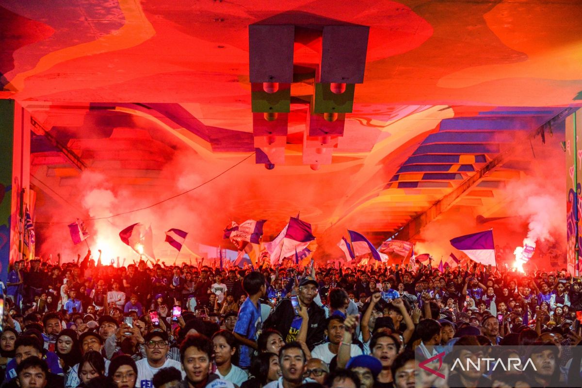 Luapan kegimbaraan Bobotoh, rayakan Persib Bandung juara Indonesia Super League