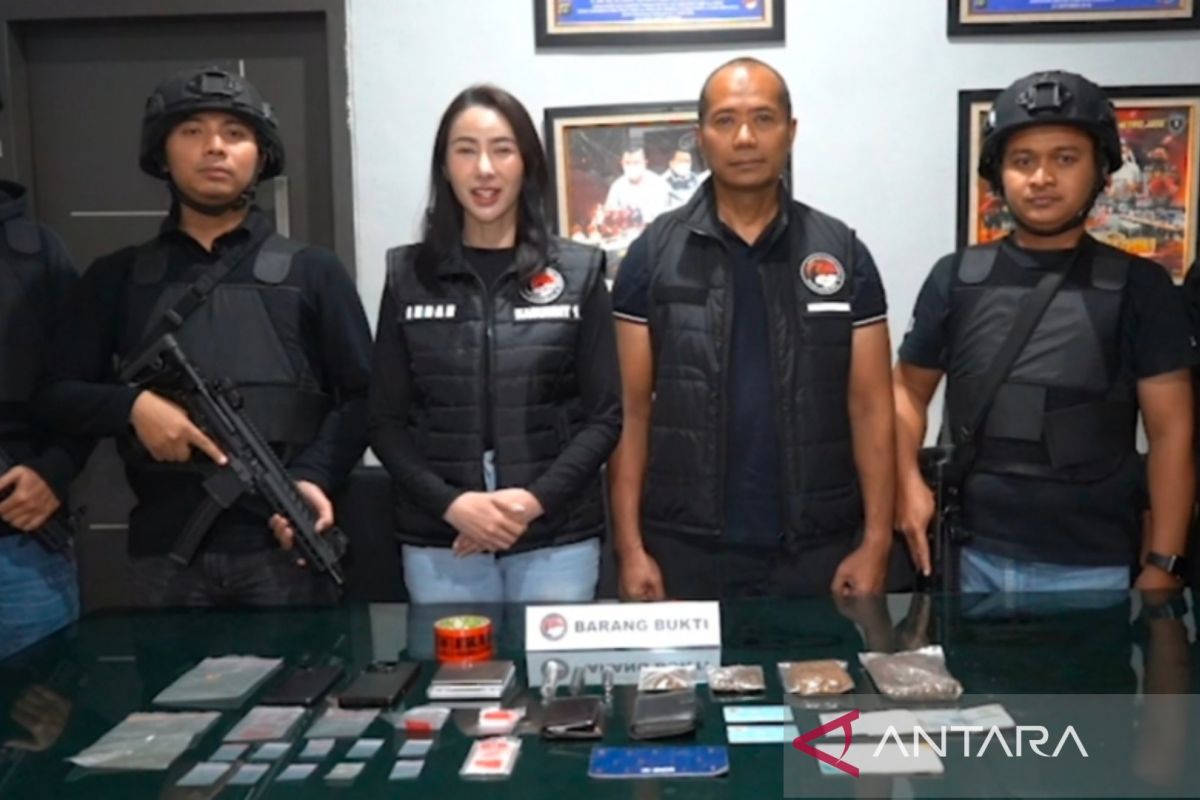 Polisi ungkap peredaran ratusan gram tembakau sintetis di Jaktim