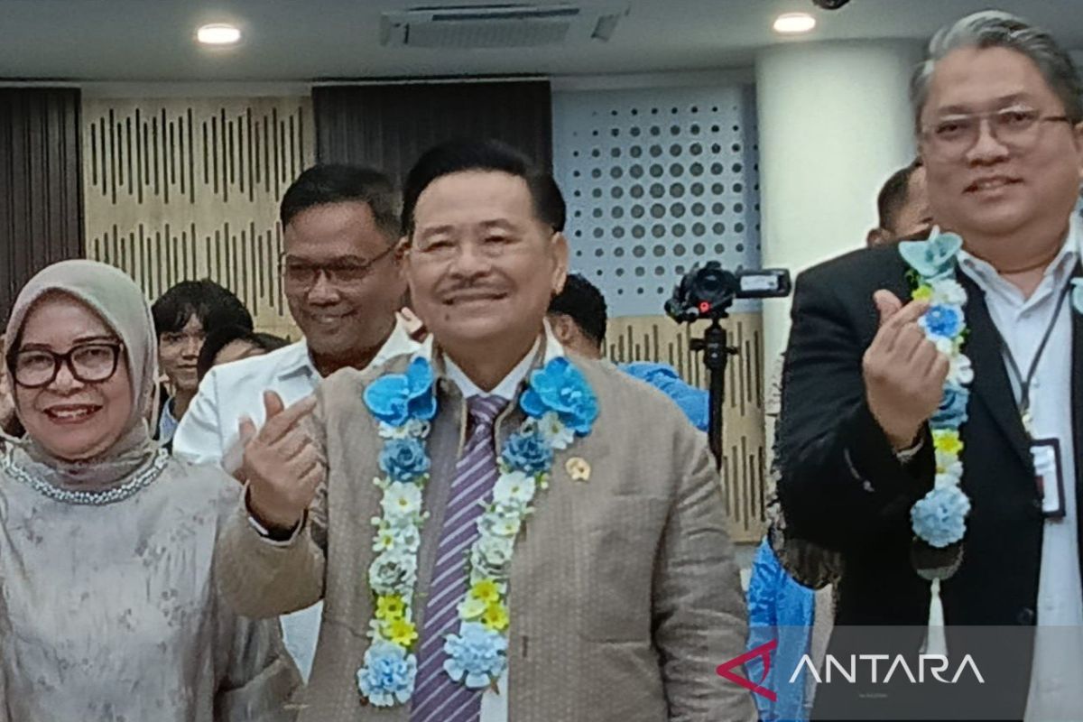 Otto ajak masyarakat kompak hadapi dampak ketidakpastian ekonomi global