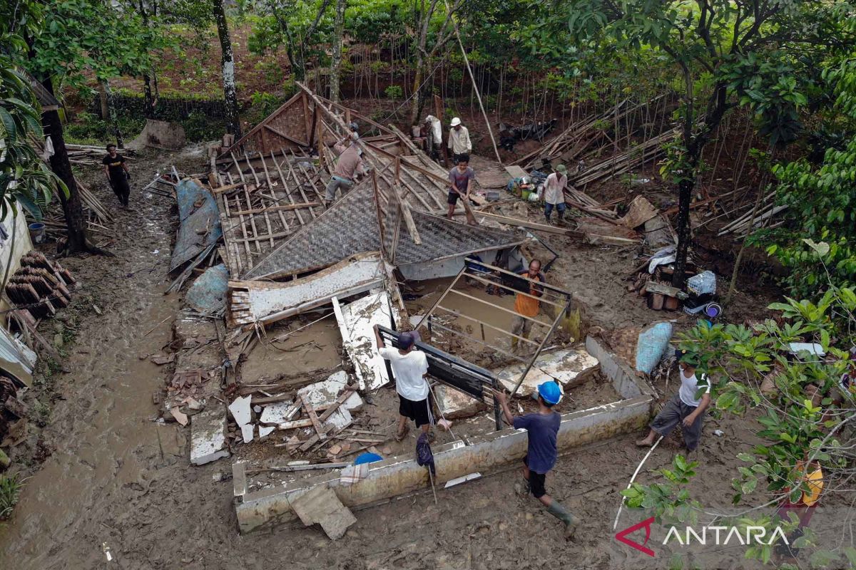 Bogor diguyur hujan deras, ratusan rumah terendam luapan Sungai Cijayanti