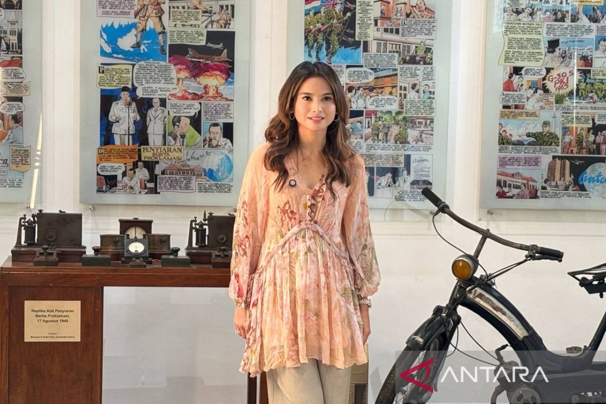 Bermula dari sastra, Acha lantas miliki ketertarikan pada film