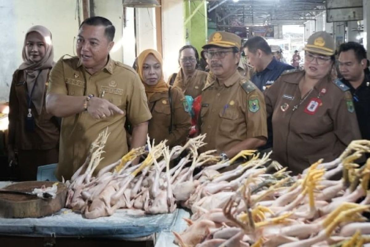 Wabup Kapuas sidak pasar pastikan pasokan aman jelang Idul Adha