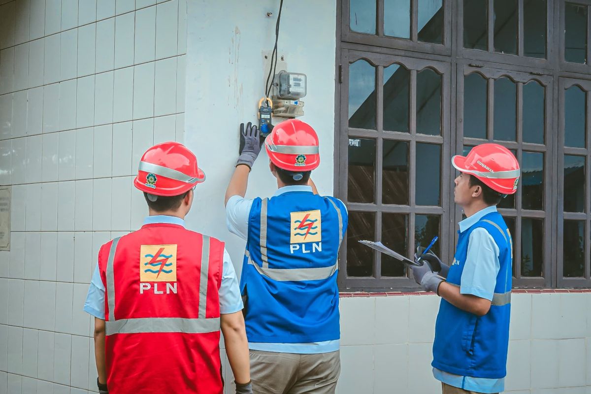 PLN UID Sulselrabar siagakan 73 posko kelistrikan jelang Idul Adha