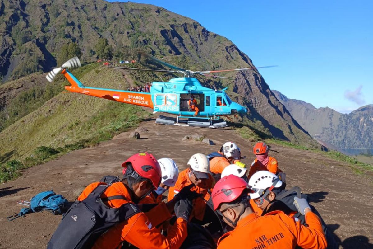 TNGR: Pendaki yang cedera dievakuasi menggunakan helikopter