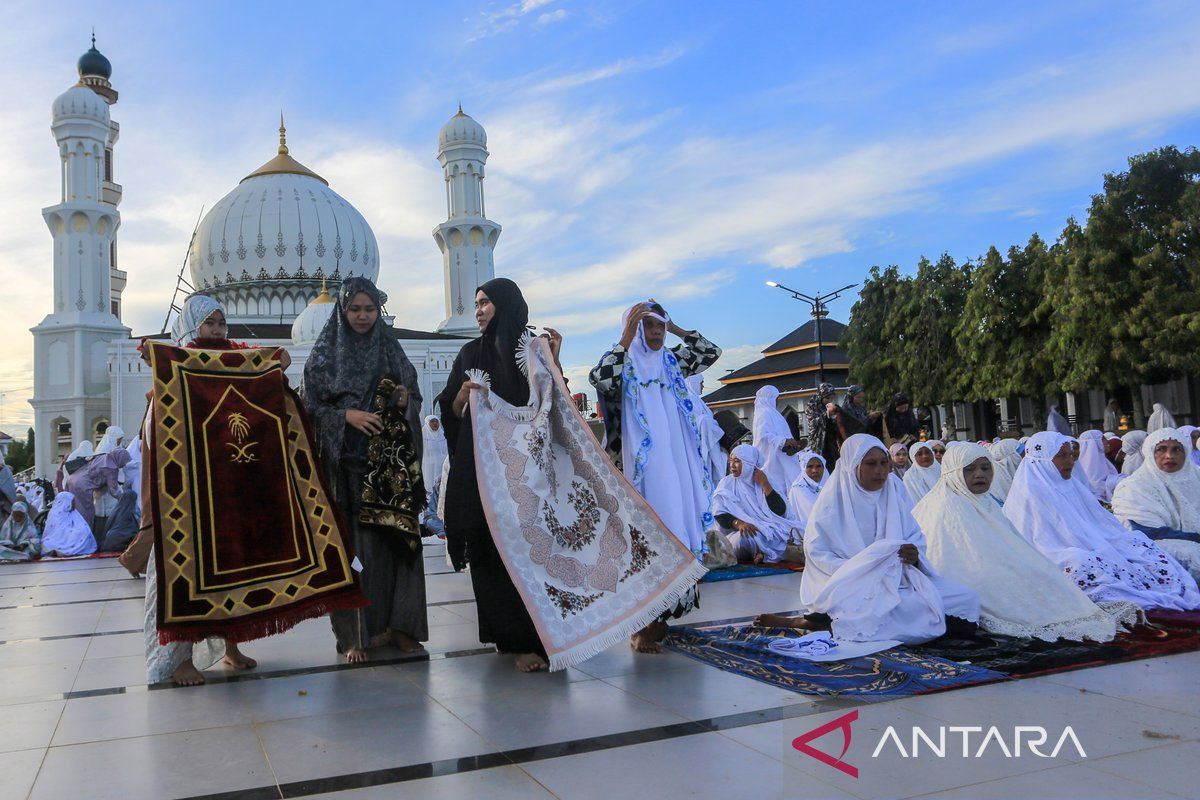 Jamaah Tarekat Syattariah laksanakan shalat Idul Adha lebih awal di Aceh