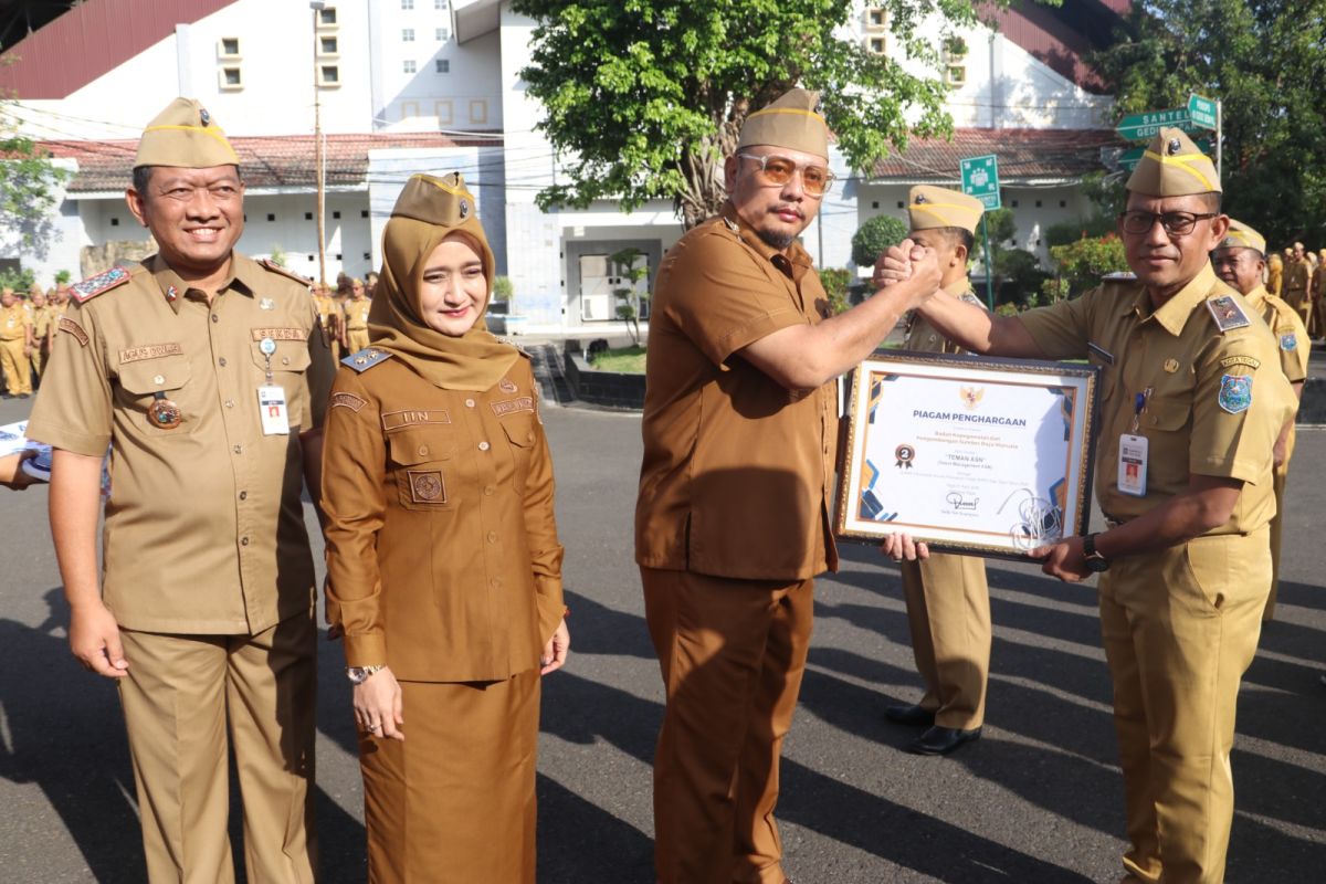 Wali Kota Tegal tekankan disiplin berpakaian dinas