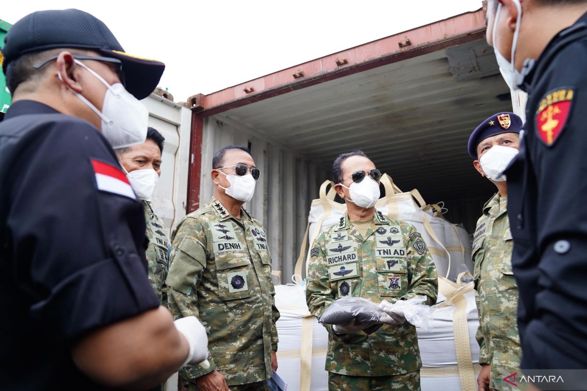 TNI AL gagalkan penyelundupan mineral ilegal di Batam