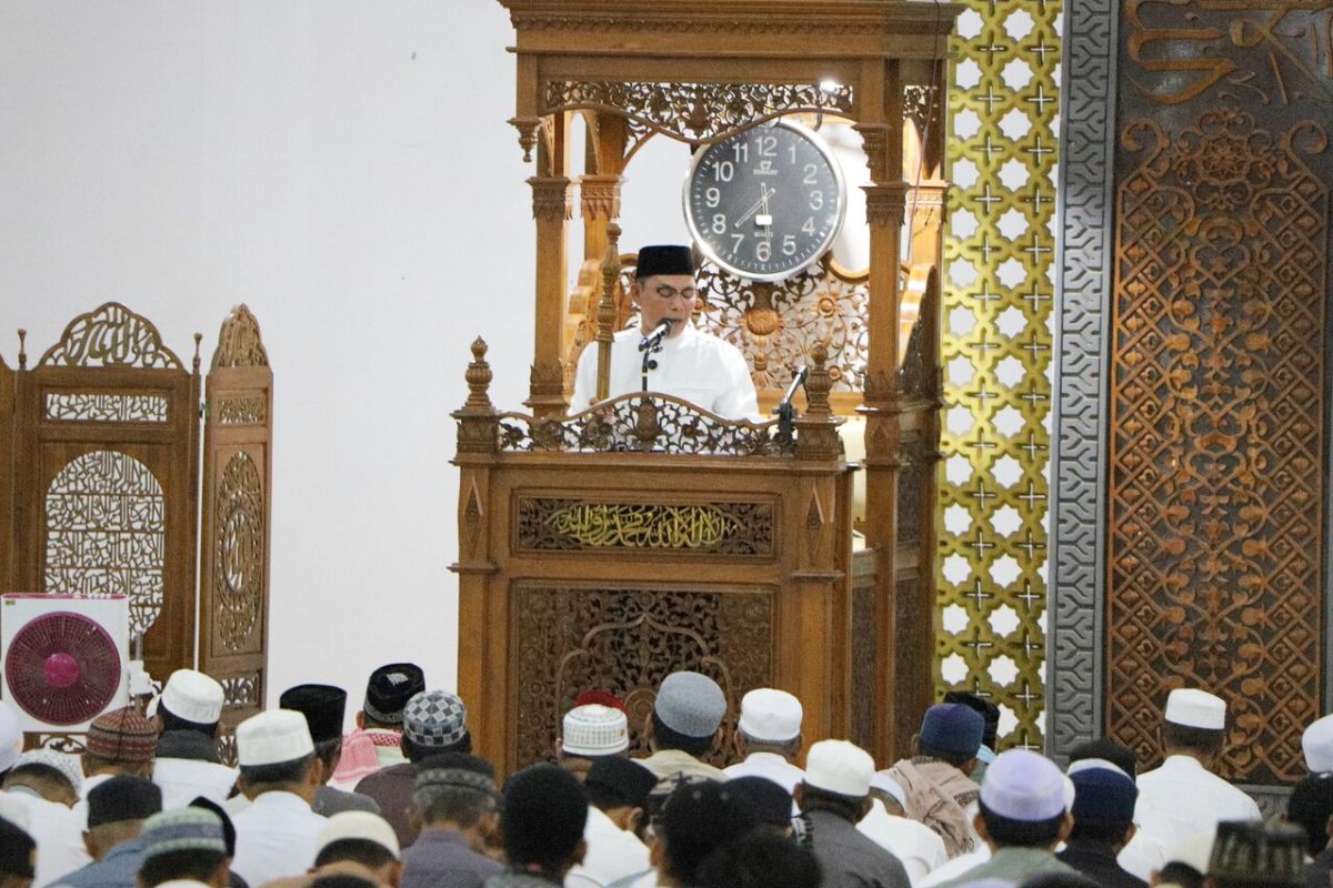 Jadi khotib sholat Idul Adha, Wabup Mura tekankan kebersamaan dan integritas