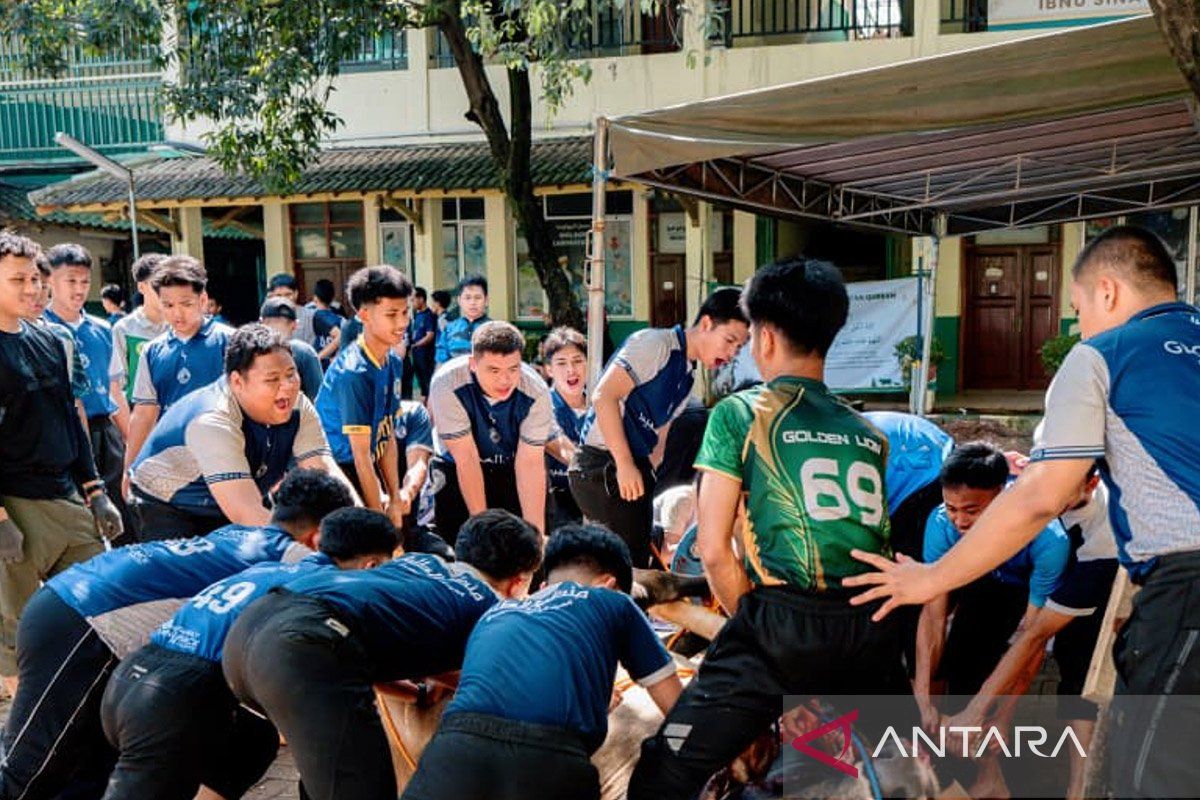 Santri Pesantren Darunnajah nikmati daging sapi kurban dari Prabowo