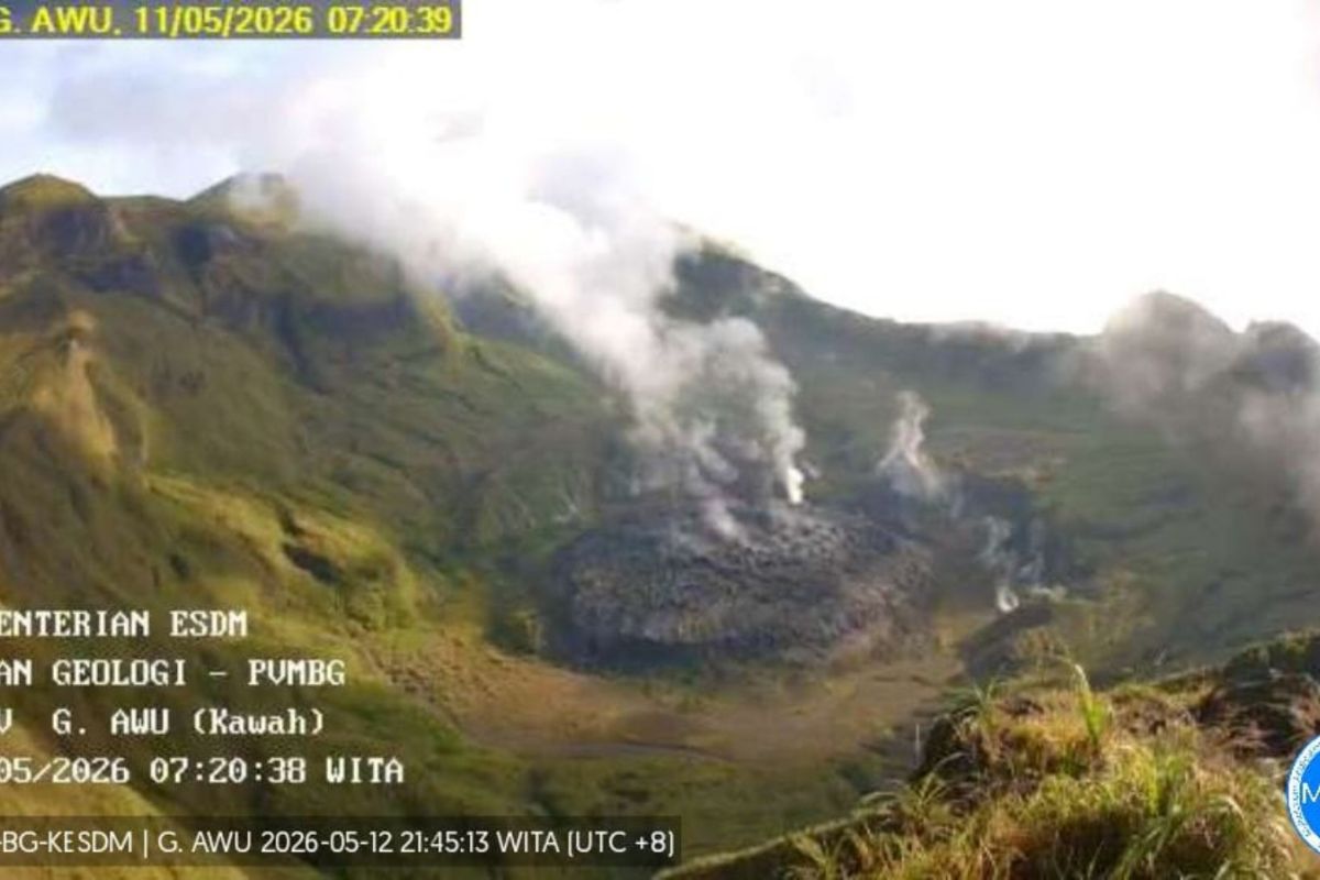 Gempa vulkanik dangkal Gunung Awu naik 41 kali per hari